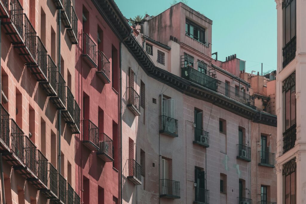 Comportamiento de las fachadas según su orientación: